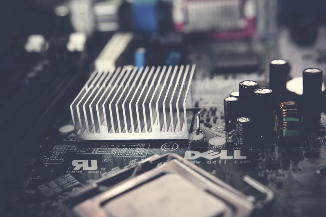 Metal heatsink and physical components on a circuit board